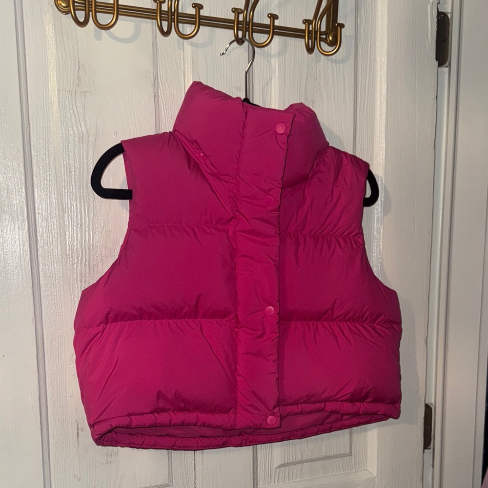 Women’s Lululemon Wunder Puff Cropped Pink  Vest with removable hood Size 6